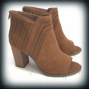 Report Serena peep toe heeled bootie 9